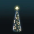 Stożkowa choinka 4,8 metra z gęstym zielonym igliwiem, udekorowana świecącymi gwiazdkami neon LED w ciepłej barwie i drobnymi kolorowymi punktami świetlnymi, zakończona neonową gwiazdą na szczycie.