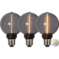 Trzy dekoracyjne żarówki LED E27 z dymionym szkłem i pionowym filamentem LED pokazujące trzy poziomy jasności światła z funkcją 3-Step Dimming.