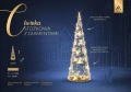 Stożkowa choinka LED o wysokości 8 m z lustrzanymi dekoracjami w kształcie diamentów, ustawiona w przestrzeni miejskiej. Konstrukcja aluminiowa, podświetlona diodami LED tworzącymi efekt skrzącego śniegu.