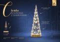 Stożkowa choinka LED o wysokości 10 m z lustrzanymi dekoracjami w kształcie diamentów, ustawiona w przestrzeni miejskiej. Konstrukcja aluminiowa, podświetlona diodami LED tworzącymi efekt skrzącego śniegu.