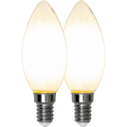 Dwie żarówki LED E14 świecowe z mlecznym kloszem i srebrnym gwintem, ciepła barwa światła, ujęcie produktowe na białym tle.