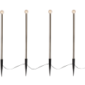 Solarne lampki ogrodowe LED z kulistymi kloszami na metalowych sztycach z panelem solarnym i przewodami, produkt na białym tle.