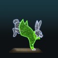 Królik wielkanocny LED 2D skaczący w zielonej kamizelce – dekoracja świetlna przedstawiająca zająca wielkanocnego w ruchu, iluminacja wielkanocna LED do dekoracji miejskich, parków i galerii handlowych, dekoracja o wysokości około 1,6 m.