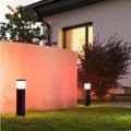 Czarna lampa LED BASALGO-Z o prostej walcowej formie z transparentnym panelem świetlnym.