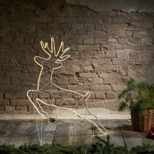 Świąteczna aranżacja z dekoracją LED w kształcie renifera ustawioną na drewnianej podłodze na tle ceglanej ściany ciepłe światło podkreśla kontur sylwetki i tworzy nastrojowy klimat.