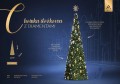 Choinka stożkowa o wysokości 8,8 m z metalicznymi ozdobami w kształcie diamentów i efektownym oświetleniem LED na tle miasta.