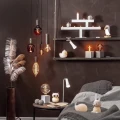 Lampki nocne w kształcie zwierzątek w aranżacji sypialni, zapewniają subtelne oświetlenie i stanowią dekoracyjny element wnętrza.