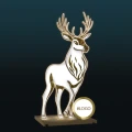 Polarny Renifer 2D LED – dekoracja świetlna przedstawiająca stylizowanego renifera z białymi i złotymi elementami oraz kasetonem na logo. Idealna do parków, placów, miejskich iluminacji i świątecznych aranżacji.