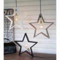 Trzy gwiazdy dekoracyjne z żarówkami LED E27 G95, aranżacja wiszących i stojących lamp w stylu skandynawskim.