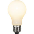 Żarówka LED E27 kulka mleczna ciepła biel, matowe szkło, delikatne ciepłe światło, energooszczędne źródło światła na białym tle.