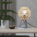 Lampa stołowa z rattanowym abażurem i żarówką LED E27 o ciepłej barwie światła, dekoracyjna aranżacja wnętrza.