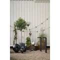 Lampa ogrodowa ORBY E27 z dymionym kulistym kloszem, przeznaczona do oświetlenia przestrzeni zewnętrznych.