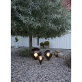 Lampa ogrodowa ORBY E27 z dymionym kulistym kloszem, przeznaczona do oświetlenia przestrzeni zewnętrznych.
