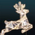Zbliżenie iluminacji LED Biegnący Renifer 2D – fragment świetlnej dekoracji z geometrycznym wykończeniem, tysiące ciepłych punktów LED podkreślających detale renifera w ruchu.
