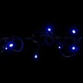 Lampki choinkowe LED 40 w kolorze niebieskim – rozciągnięty przewód z jasno świecącymi diodami LED, widocznymi na ciemnym tle.