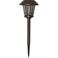 Lampa ogrodowa solarna wbijana w kolorze brązowym na białym tle widok produktu z wyłączonym źródłem światła i szpikulcem do wbicia w grunt.