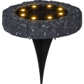 Solarna oprawa ogrodowa LED w formie okrągłego punktu świetlnego z dekoracyjną obudową i szpikulcem do montażu w ziemi, idealna do podkreślenia rabat, oczek wodnych oraz obrzeży ścieżek.