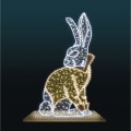 Królik wielkanocny LED 2D siedzący – dekoracja świetlna przedstawiająca zająca wielkanocnego w kamizelce, iluminacja wielkanocna LED do dekoracji miejskich, parków i galerii handlowych, dekoracja o wysokości około 1,6 m.