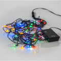 Lampki choinkowe LED 64 diody multikolor – widok na zwoje przewodu z czarnym kablem i kolorowymi punktami świetlnymi, zasilanie bateryjne IP44, tryb świecenia do dekoracji choinki.