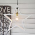 Żarówka LED E27 G95 w wiszącej lampie w kształcie gwiazdy, dekoracyjne ciepłe światło.