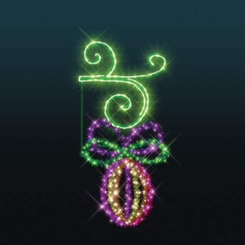 Świetlna dekoracja uliczna Kwiaty LED w kolorze zielonym, fioletowym i złotym, motyw wiszącej pisanki z kokardą i ornamentem, iluminacja montowana na latarniach, wiosenna dekoracja wielkanocna do przestrzeni miejskich.