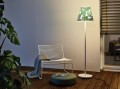 Lampa SWAP LED 150 cm z zielonym kloszem prezentowana podczas świecenia.