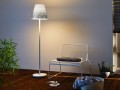 Srebrna lampa ogrodowa SWAP LED z kloszem emitującym dekoracyjne światło.