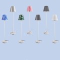 Lampa ogrodowa SWAP LED przedstawiona w dostępnych wariantach kolorystycznych klosza.
