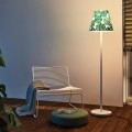 Zielona lampa ogrodowa SWAP LED 150 cm z wysoką smukłą podstawą i dekoracyjnym kloszem.