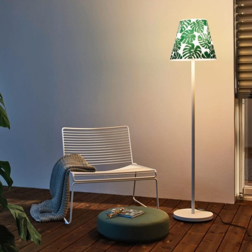 Zielona lampa ogrodowa SWAP LED 150 cm z wysoką smukłą podstawą i dekoracyjnym kloszem.