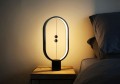 Dekoracyjna lampa HENG Balance Ellipse 3W z owalną konstrukcją i zintegrowanym oświetleniem LED.