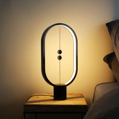 Lampa dekoracyjna LED HENG Balance Ellipse 3W z czarną owalną ramą i ciepłym światłem.