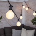 Girlanda ogrodowa z żarówkami LED E27 G95 mlecznymi, miękkie ciepłe światło nad sofą, dekoracyjne oświetlenie tarasu lub balkonu.