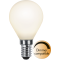 Żarówka LED E14 kulka mleczna ciepła biel, ściemnialna, matowe wykończenie, dekoracyjne źródło światła z oznaczeniem dimmer compatible na białym tle.