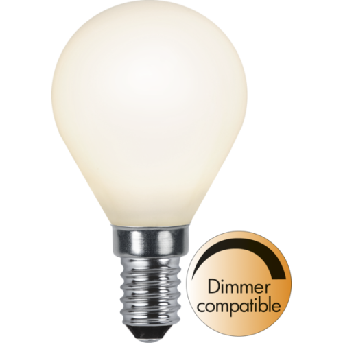 Żarówka LED E14 kulka mleczna ciepła biel, ściemnialna, matowe wykończenie, dekoracyjne źródło światła z oznaczeniem dimmer compatible na białym tle.