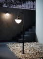 Lampa ogrodowa SIRMIONE o klasycznej smukłej konstrukcji z dekoracyjnym zakrzywionym ramieniem.