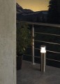 Lampa LED BASALGO 1 o prostej walcowej konstrukcji z transparentnym kloszem w górnej części.