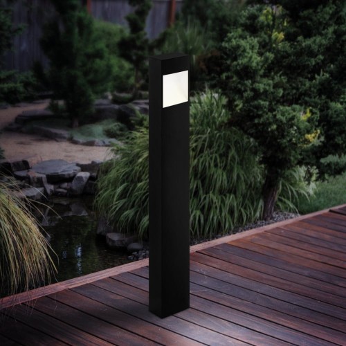 Lampa ogrodowa stojąca LED MANFRIA 87 cm IP44 w smukłej czarnej obudowie, emitująca ciepłe białe światło 3000 K.