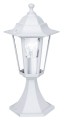 Lampa ogrodowa LATERNA 4 z dekoracyjną podstawą, szerokim daszkiem i przeszkloną oprawą.