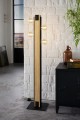 Lampa LAYHAM z wysoką prostokątną drewnianą listwą i czterema kulistymi żarówkami rozmieszczonymi naprzemiennie po bokach.