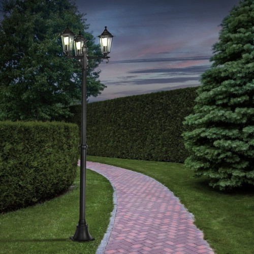 Wysoka lampa ogrodowa LATERNA 4 z czarnym słupem i dwiema klasycznymi latarniami.