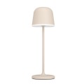 Akumulatorowa lampa MANNERA LED z okrągłą podstawą, prostą nóżką i piaskowym kloszem.