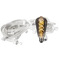 Girlanda świetlna z białym kablem i żarówką LED ST64 2W z serii Decoled Smoke 2100K. Żarówka ma przydymione szkło i spiralny żarnik, nadając całości elegancki i dekoracyjny wygląd.