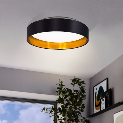 Lampa sufitowa LED MASERLO 2 20W z czarną okrągłą obudową i złotym wnętrzem, emitująca ciepłe białe światło 3000K.
