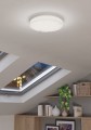 W nowoczesnym wnętrzu lampa sufitowa LED FERENTINO 10W tworzy na suficie miękką, okrągłą poświatę o ciepłej białej barwie 3000K.