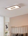 W nowoczesnej sypialni lampa sufitowa LED MARMORATA emituje ciepłe białe światło 3000K z kwadratowej ramki i centralnej części oprawy.