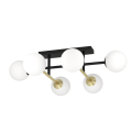 Lampa sufitowa PAZ z sześcioma białymi kulistymi kloszami rozmieszczonymi na czarnych ramionach z mosiężnymi detalami.