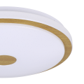 Zbliżenie lampy sufitowej LANCIANO 1 ukazuje biały klosz, złoty pierścień biegnący przy krawędzi oraz centralny złoty detal.