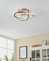W jasnym pokoju lampa sufitowa LED ROLIMARE tworzy dekoracyjny układ trzech świetlnych pierścieni, emitujących neutralne białe światło 4000K.