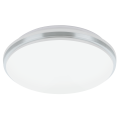 Okrągła lampa sufitowa LED PINETTO 15,6W z białą obudową i dużym, jednolitym panelem świetlnym o łagodnie zaokrąglonej krawędzi.